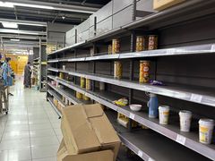 -家乐福(四元桥购物中心店)