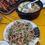 七夕节，我们和朋友一起来到一家烧烤店