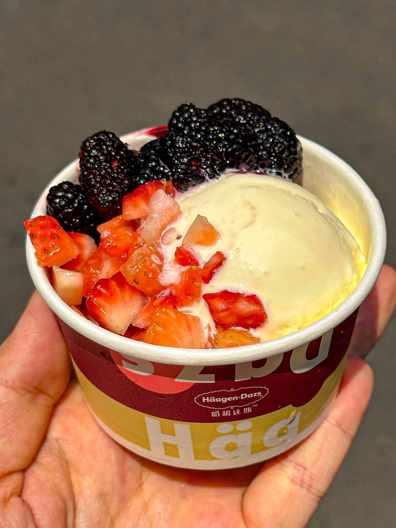 黑桑葚冰淇淋!和哈根达斯诶!