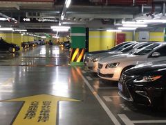 -白玉兰广场停车场