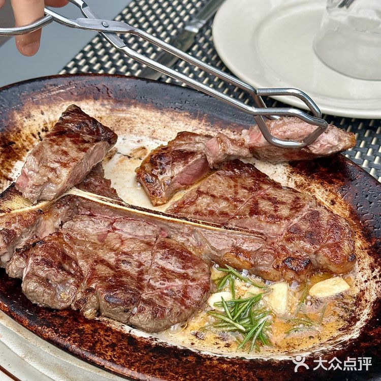 T骨牛排还不错，不过建议早点去！！！