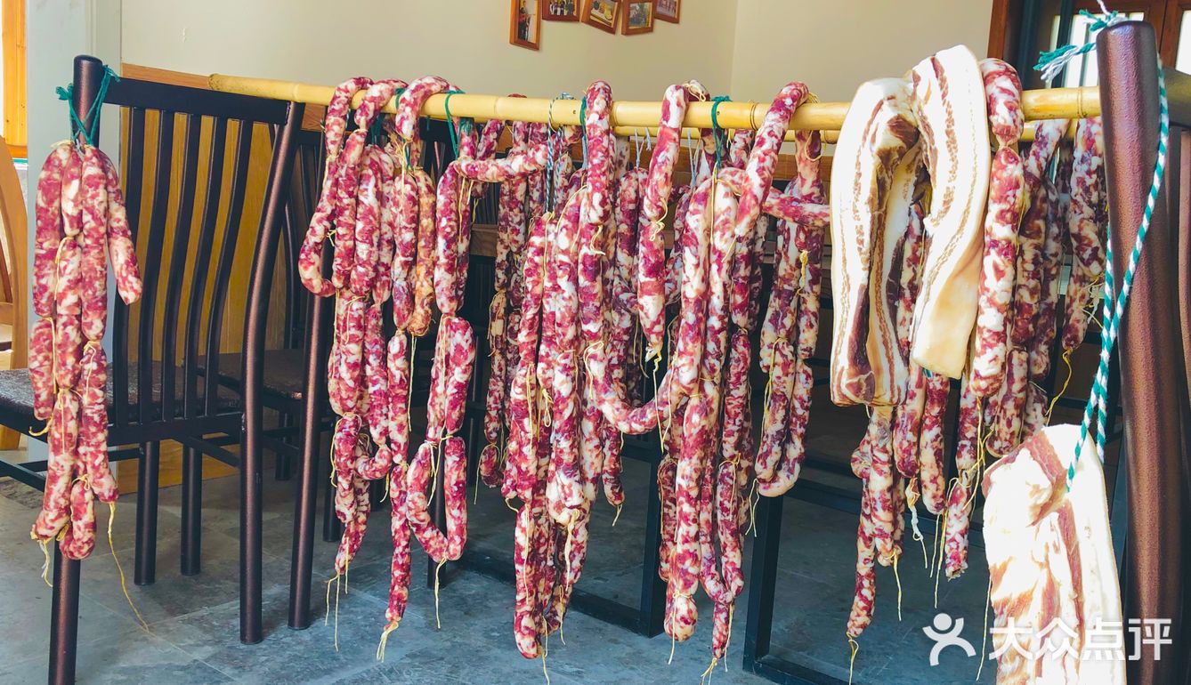 连降噪耳机都能够舍弃，一个双肩包就到达这里