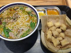 -云阿蛮云南生烫牛肉米线(奉贤路店)