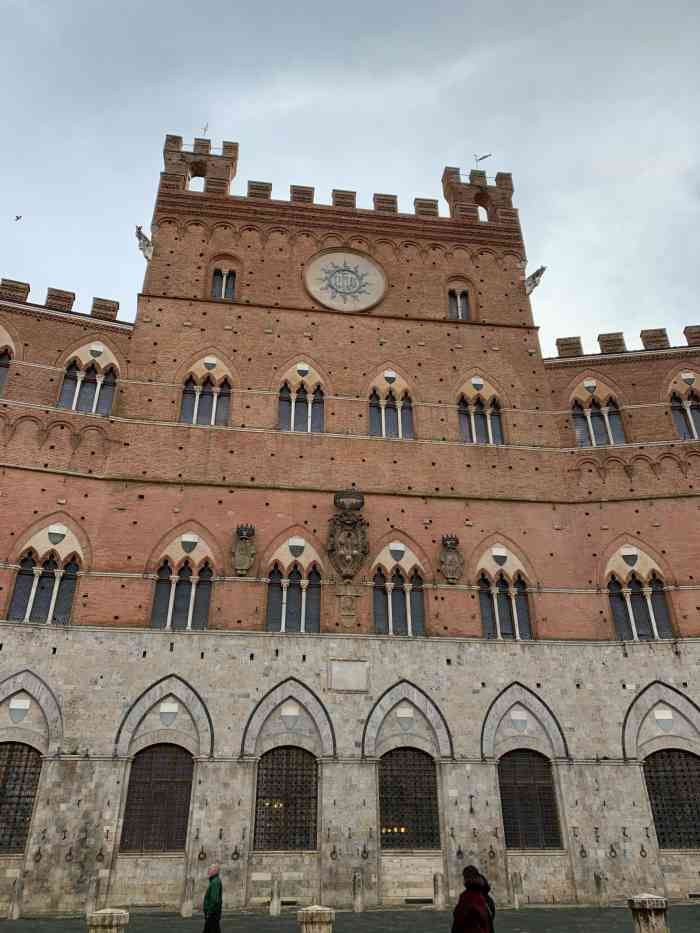 锡耶纳市政厅-"锡耶纳,地邻佛罗伦萨,却与之恩怨纠缠,年.