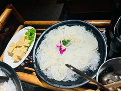 -老牌坊云南鱼豆花火锅(哈西万达店)