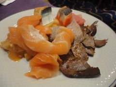 三文鱼腩、鸭胸肉及寿司-帝豪酒店•马可勃罗西餐厅