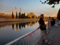 -时尚殿堂明星门店