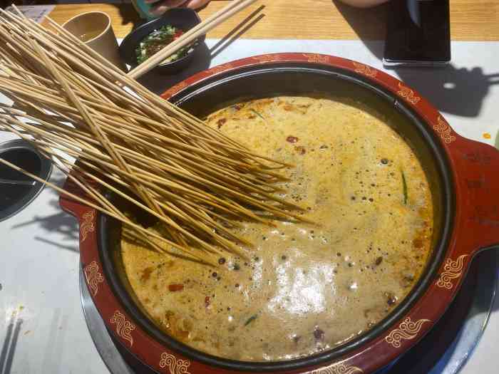 耙耳朵串串(总店)-"菜品很多,小吃也多.番茄锅底很好吃,第一.