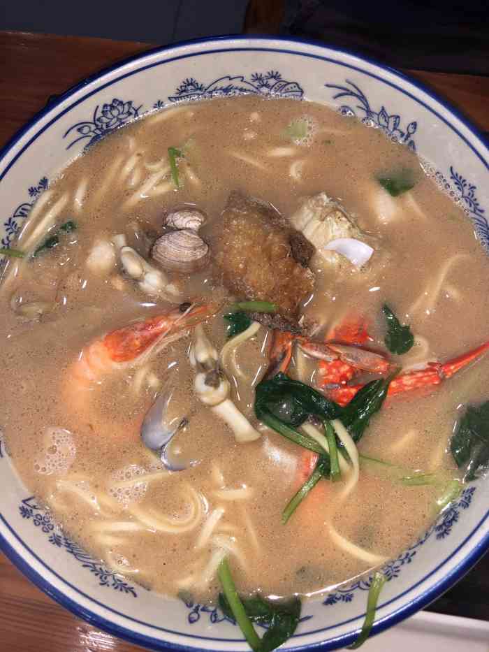 沈家门兰嫂海鲜面(福建中路店)-"点了黄鱼面,海鲜面,不错生煎.