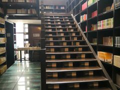 -钟书阁(松江泰晤士小镇店)