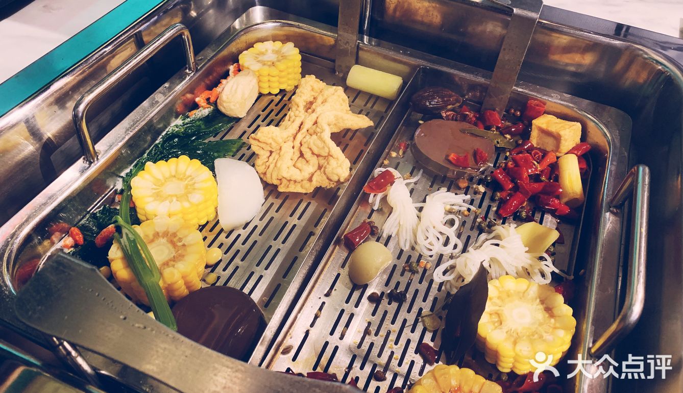 开始进店时我以为这家店叫湘左湘右，吃湖南辣火锅的