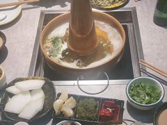 -洞庭洲·防空洞火锅·烧烤·铜锅涮肉(新百广场店)
