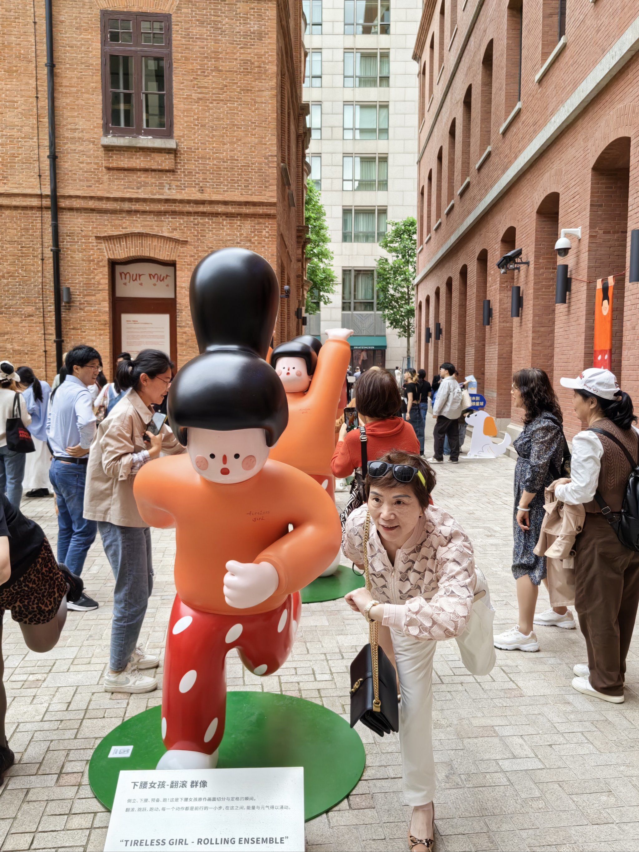 大家不仅观赏到了别具一格的"麻豆"造型,更是竞相拍照留念,以充分享受