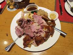 烤猪肘配酸菜土豆泥-兰特伯爵西餐厅·啤酒屋(方庄店)