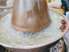 -果松木炭酸菜铜火锅·外婆参鸡汤