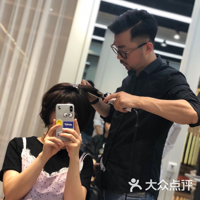 阿玛尼salon门面图片