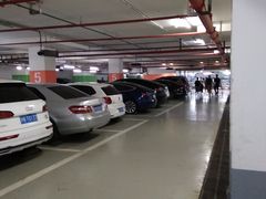 -绿地缤纷城-停车场