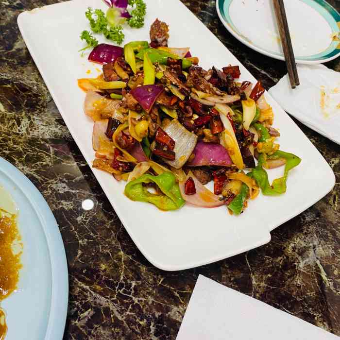 伊佳人餐厅(紫南家园店)-"老爸很喜欢这家的羊肉串,羊肉串比较嫩,老.