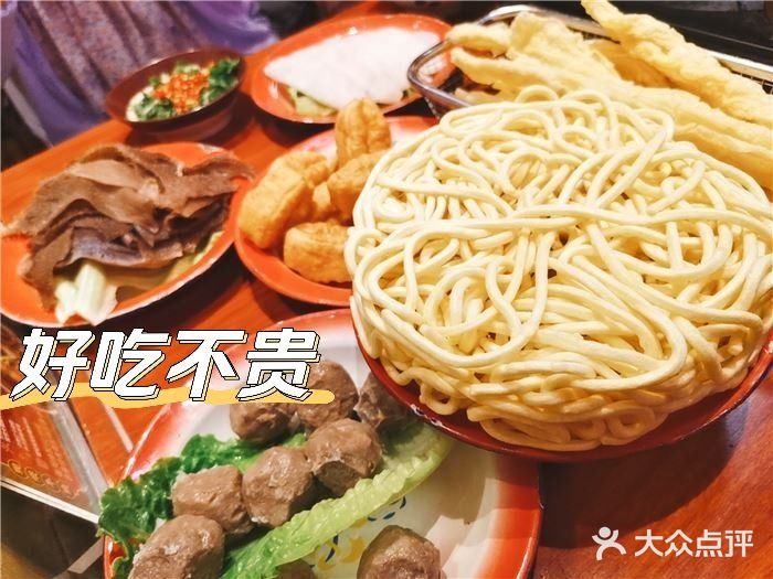 排队到凌晨的湘式牛腩煲
