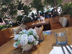 店内布置-必胜客(百联又一城店)