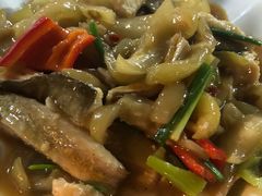 -黄记四更烤乳猪店