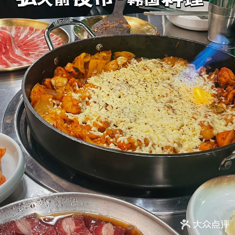 真的有人不爱烤肉和芝士吗？弘大前夜市YYDS