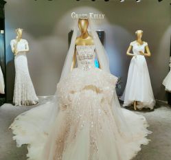 点击看大图 -GRACE KELLY婚纱与礼服(北京店)