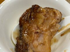 酱汁焖蹄膀-沪依小酒馆心意菜