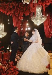 点击看大图 -Renee芮亦婚纱