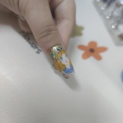 -花岐款式专研健康美甲沙龙