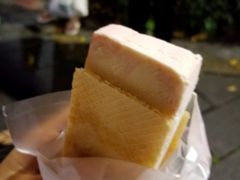 -詹爷爷乌节路街头冰淇淋