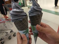 灰小椰个华夫筒-麦当劳(欧亚卖场店)