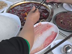 -茅草房·河畔园林火锅