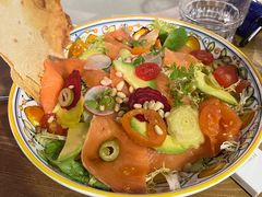 三文鱼牛油果沙拉-Alimentari Grande(东湖路店)
