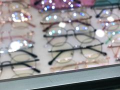 -三叶眼镜城批发市场(上海火车站店)