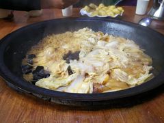 -粘豆包柴火铁锅炖