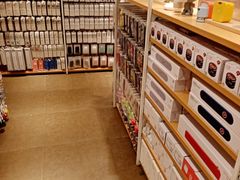 -名创优品(北京新中关购物中心地铁层店)