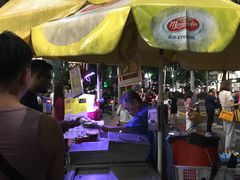 -詹爷爷乌节路街头冰淇淋