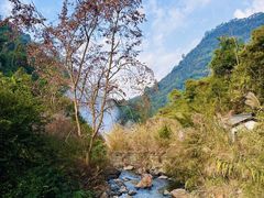 -腾冲洞山温泉村