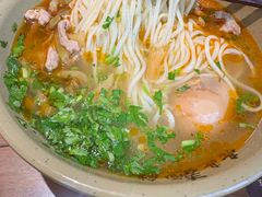 -亮亮面馆(经六路店)