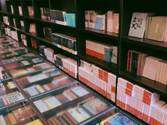 -钟书阁(松江泰晤士小镇店)