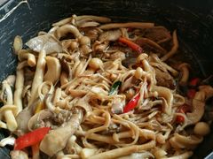 砂锅焖蘑菇-巴陵全鱼席(湖南老字号汴河街店 )