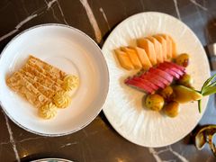 餐前果盘-海派悦庭·海胆烧麦·新融合菜(凯德广场店)