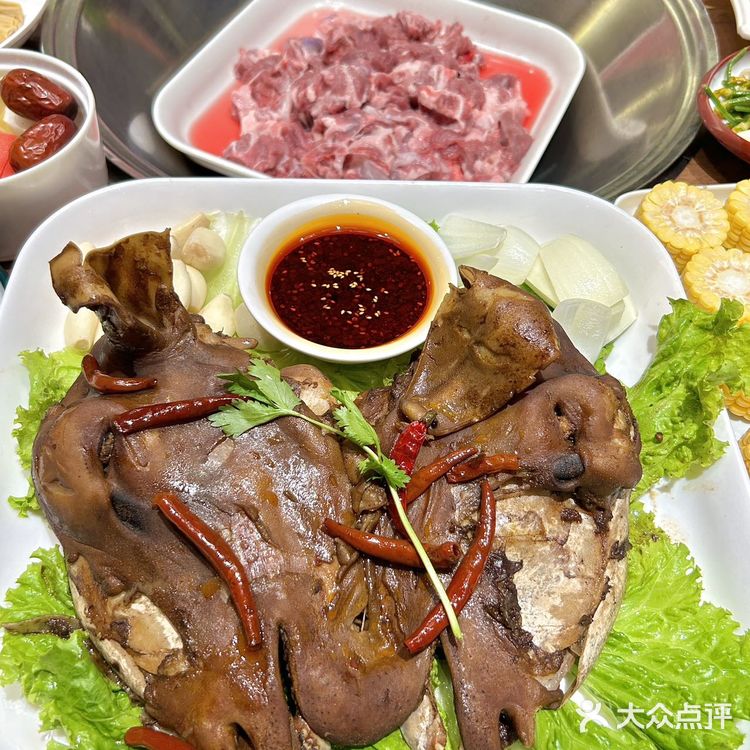 🥩好羊肉清水煮,美味尽在 313 羊庄!✨