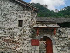 -高荡千年布依古寨旅游景区