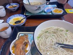 -百年老字号·观振兴蟹黄面·三虾面·苏式面(观前街富仁坊巷店)