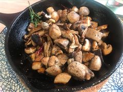 橄榄油煎蘑菇-幸薈飯堂