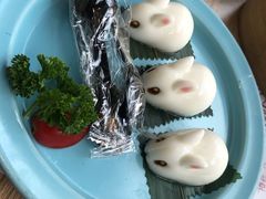 大白兔草莓椰汁糕-一笼小幸运