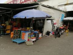 -上海龙吴水胜海发市场