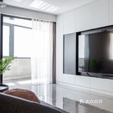 他不仅拥有面朝大海的房子，还拥有最爱的她